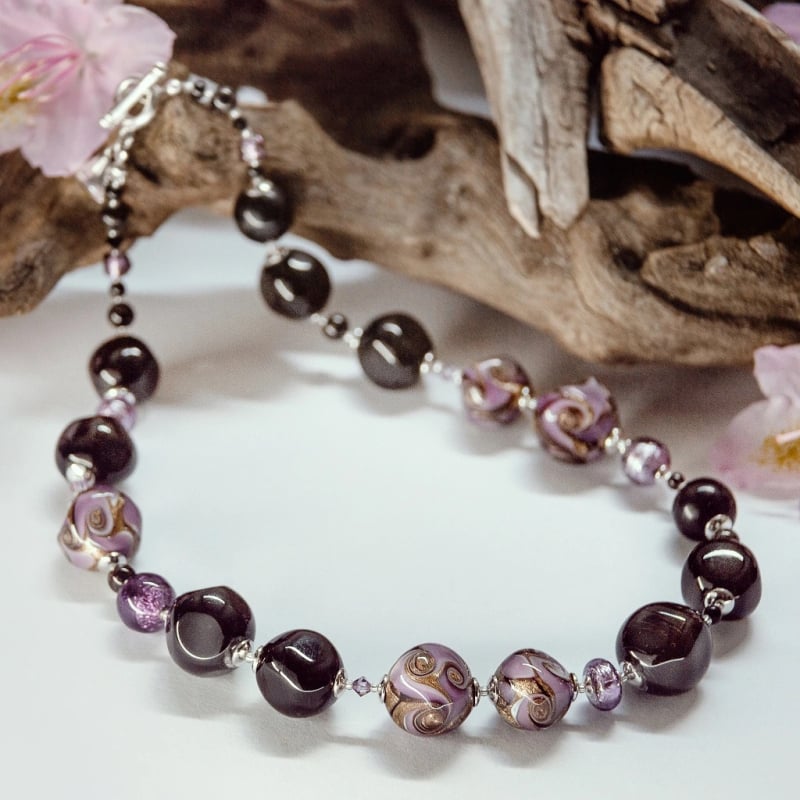 Stylový náhrdelník Lavender Charm s ryzím stříbrem v perlách Lampglas NCQ13 Lampglas