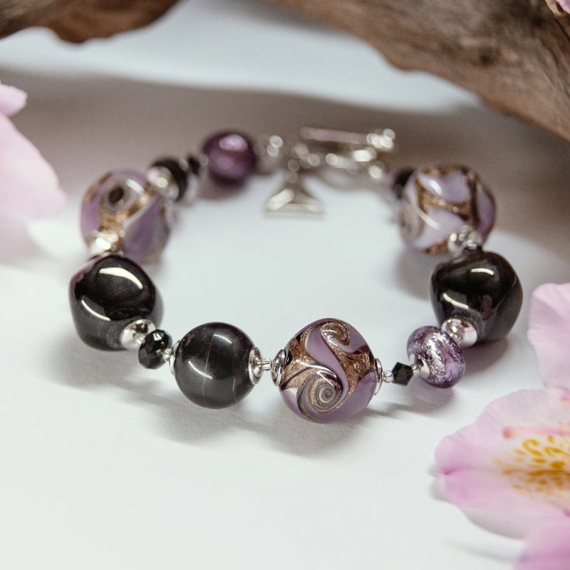 Překrásný náramek Lavender Charm s ryzím stříbrem v perlách Lampglas BCQ13 Lampglas