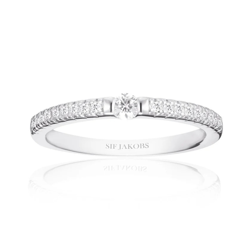 Slušivý stříbrný prsten s kubickými zirkony Ellera SJ-R22117-CZ-SS Sif Jakobs / Obvod: 58 mm - 58 mm Slušivý stříbrný prsten s kubickými zirkony Ellera SJ-R22117-CZ-SS Sif Jakobs / Obvod: 58 mm - 58 mm