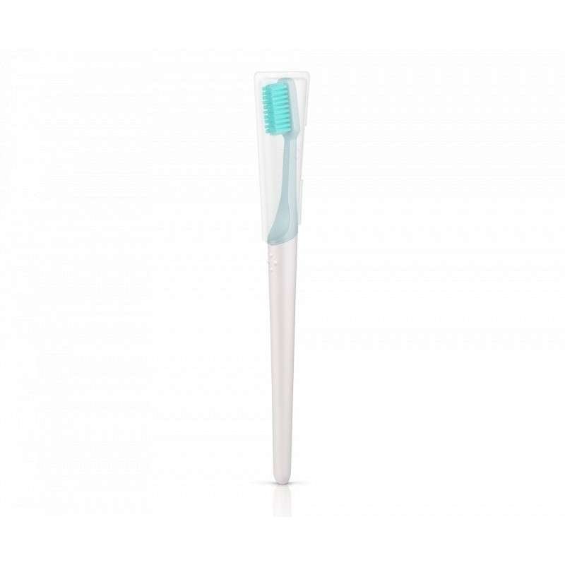 Zubní kartáček tvrdosti medium v ledovcově modré barvě vyrobený z rostlin TIO