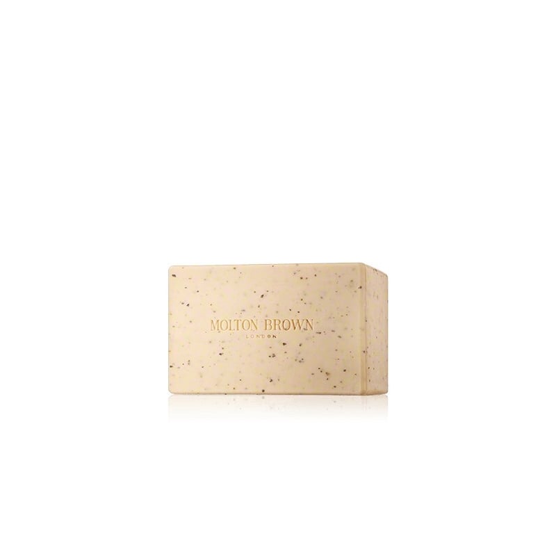 Tělový peeling Re-charge Black Pepper (Bodyscrub Bar) Molton Brown - 250 g Tělový peeling Re-charge Black Pepper (Bodyscrub Bar) Molton Brown - 250 g