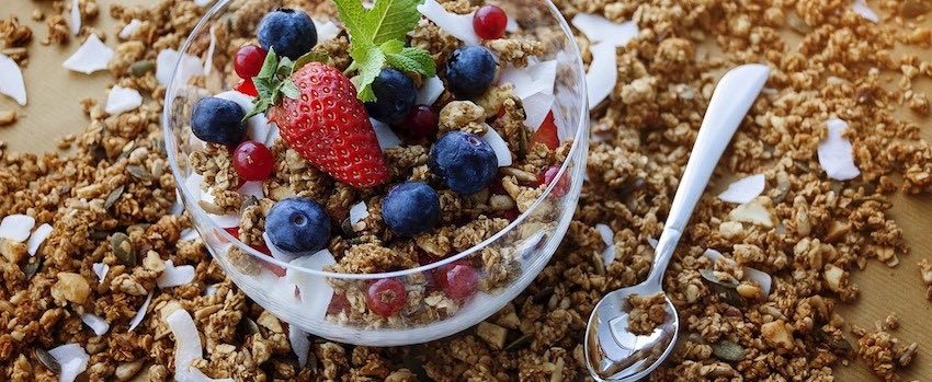 Domácí veganská granola se superpotravinami