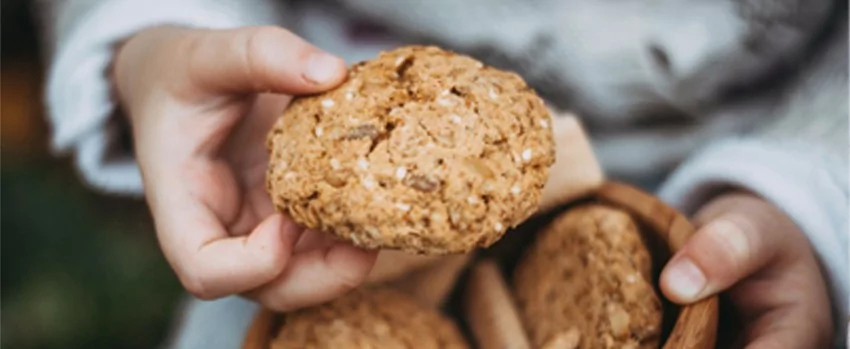 Proteinové cookies se skořicí