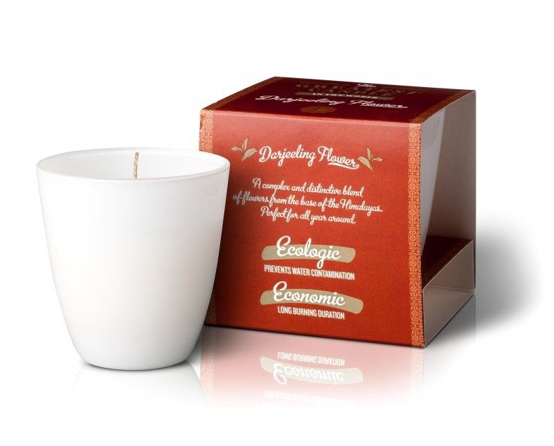 Levně Vonná svíčka ve skle s vůní květu darjeelingu The Greatest Candle - 130 g