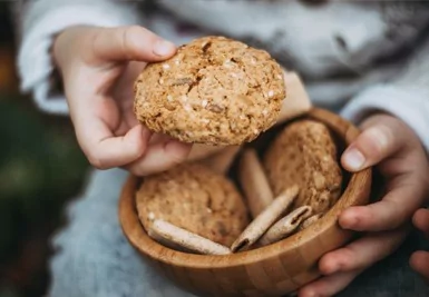 Proteinové cookies se skořicí